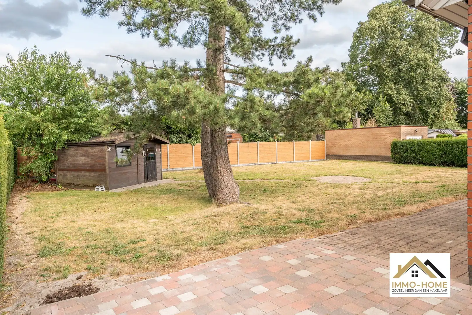 Vrijstaande bungalow met een ruime grond op een topligging!  foto 5