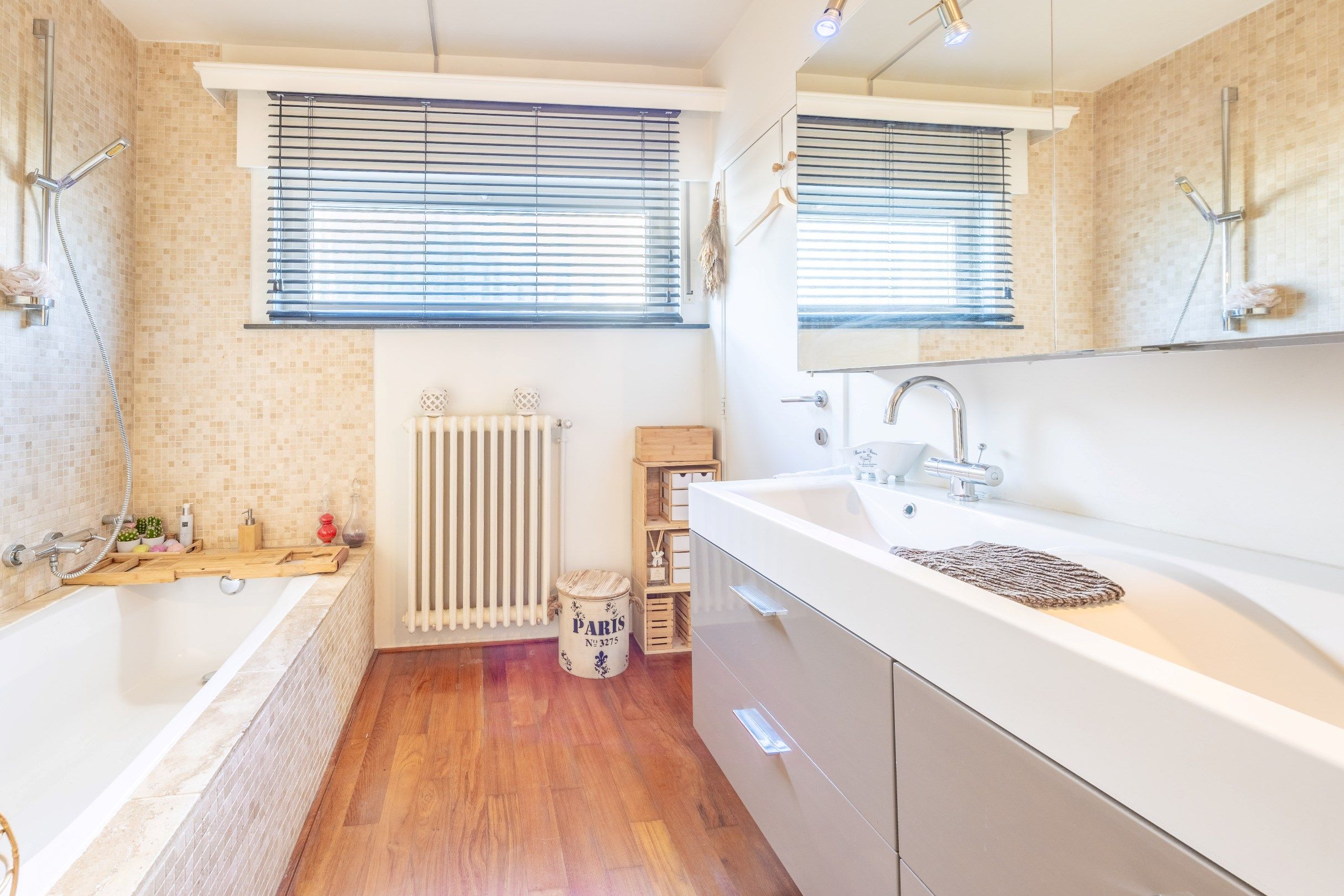 STATIGE VILLA MET MAGAZIJN foto 18