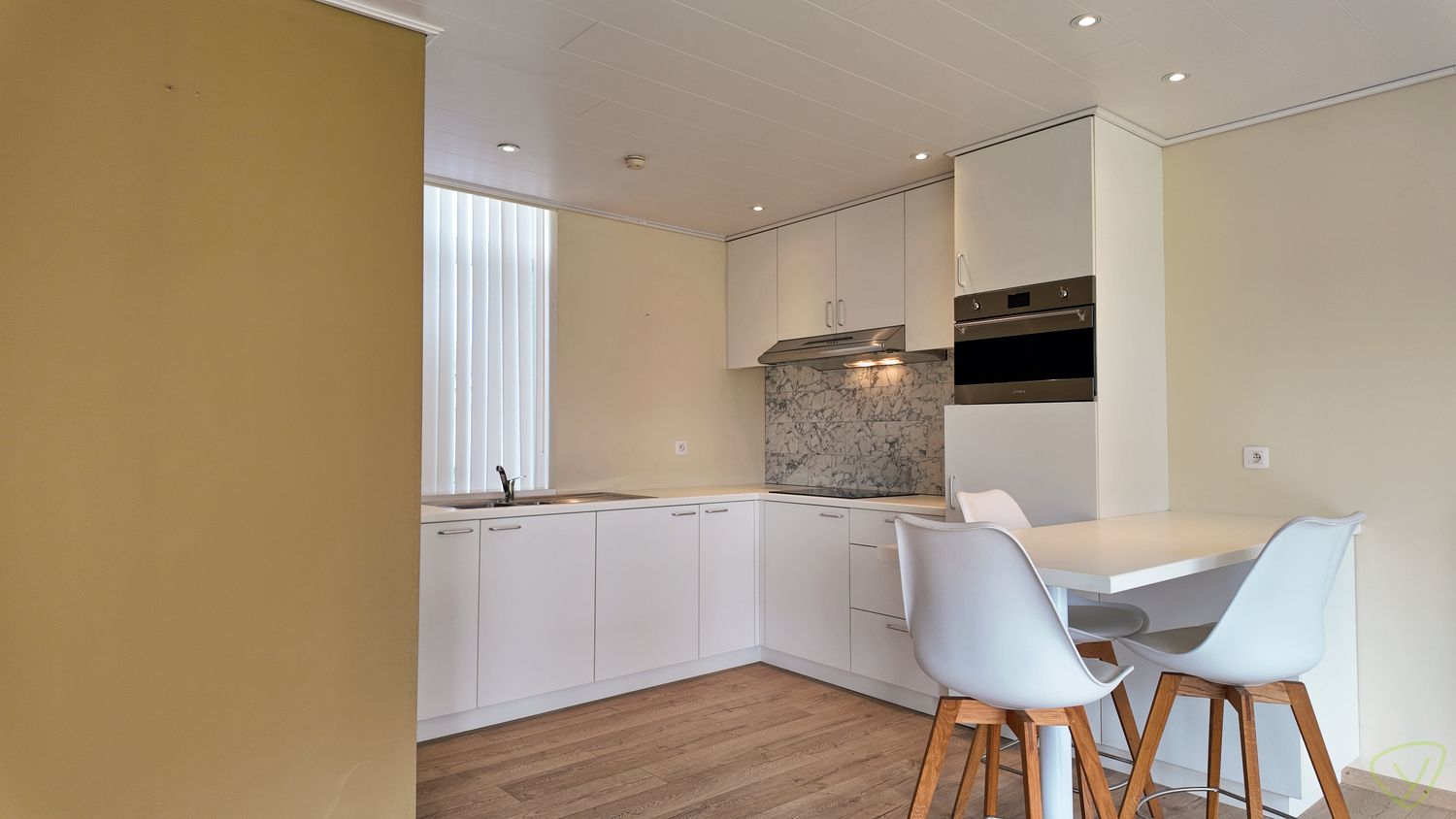 Charmant gerenoveerde woning gelegen te Adegem! foto 6