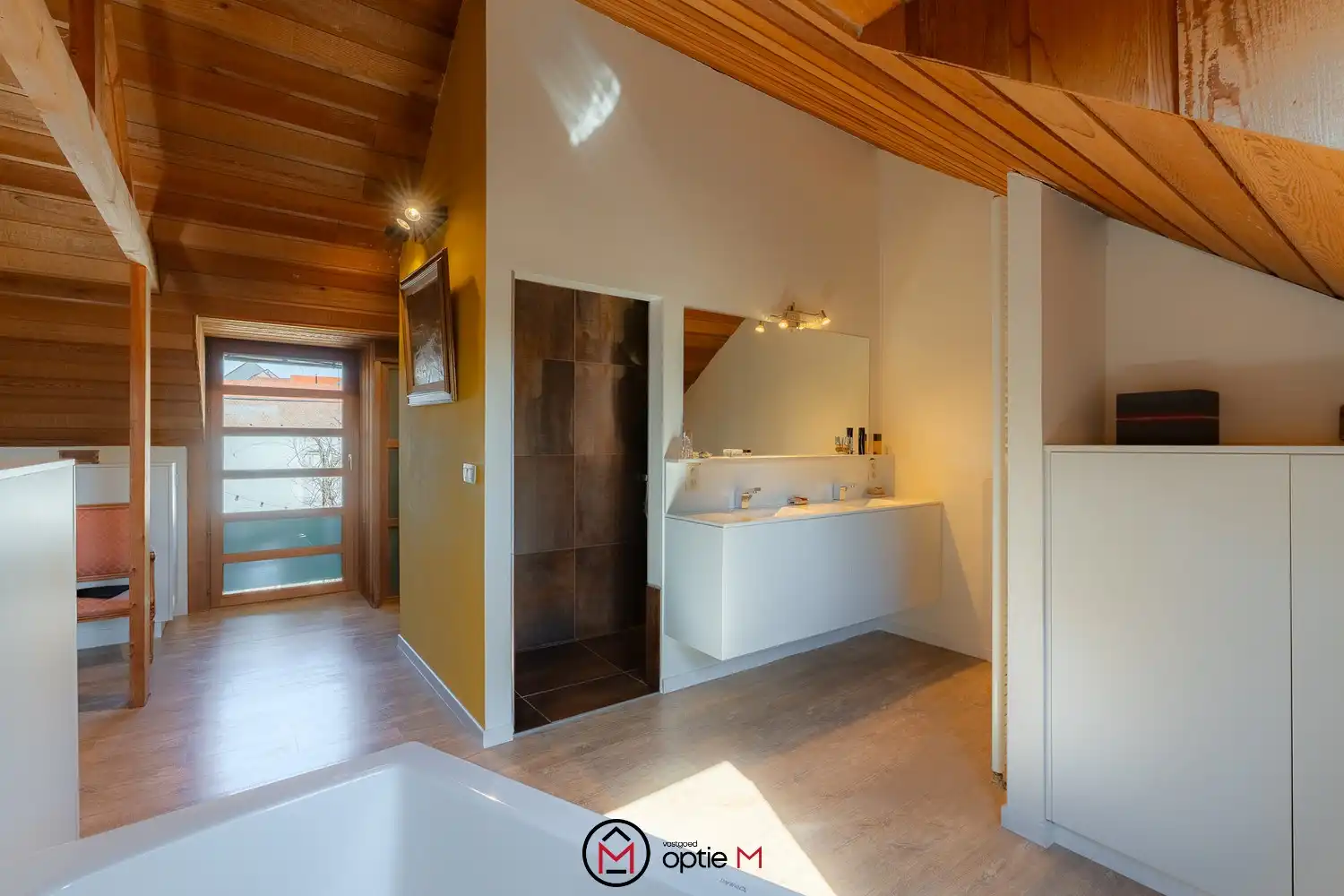 EXCLUSIEVE VIERKANTSHOEVE MET KARAKTER, RUIMTE EN UITZONDERLIJK WOONGEVOEL foto 22