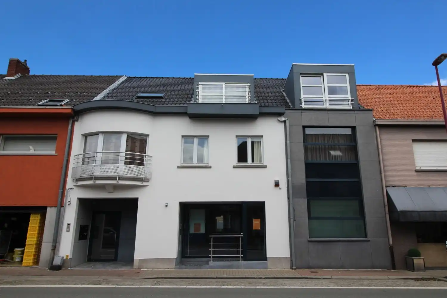 Recent appartement met 1 slaapkamer en heel ruim terras! Unieke investeringskans of ideaal startersappartement. foto {{pictureIndex}}