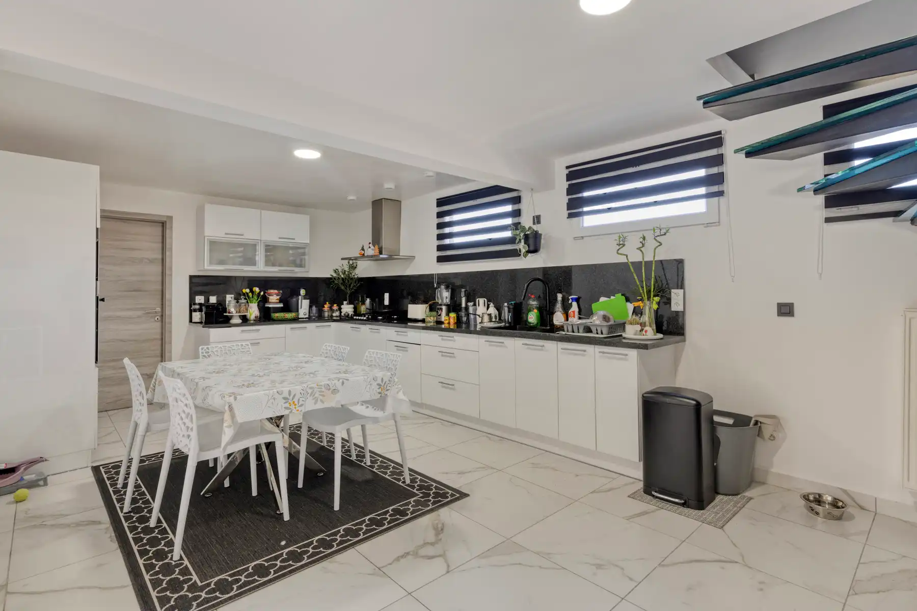 Ruime bel-etage met 4 slaapkamers en handelsruimte foto 9