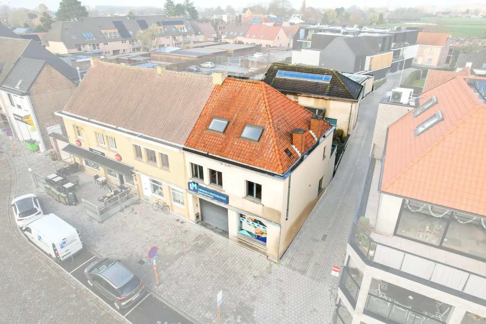 Ruim veelzijdig handelspand met woonst in hartje Kruisem foto 2