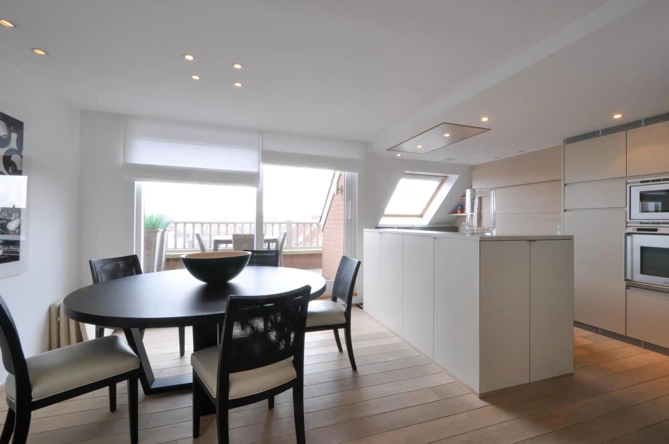 Elegant gemeubeld duplexappartement op de Dumortierlaan foto 7