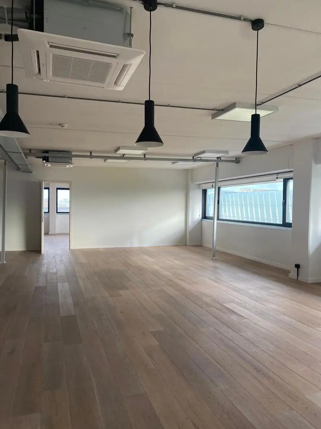 Kantoorruimte van 190 m² op toplocatie Westpoort Zwijndrecht foto 4