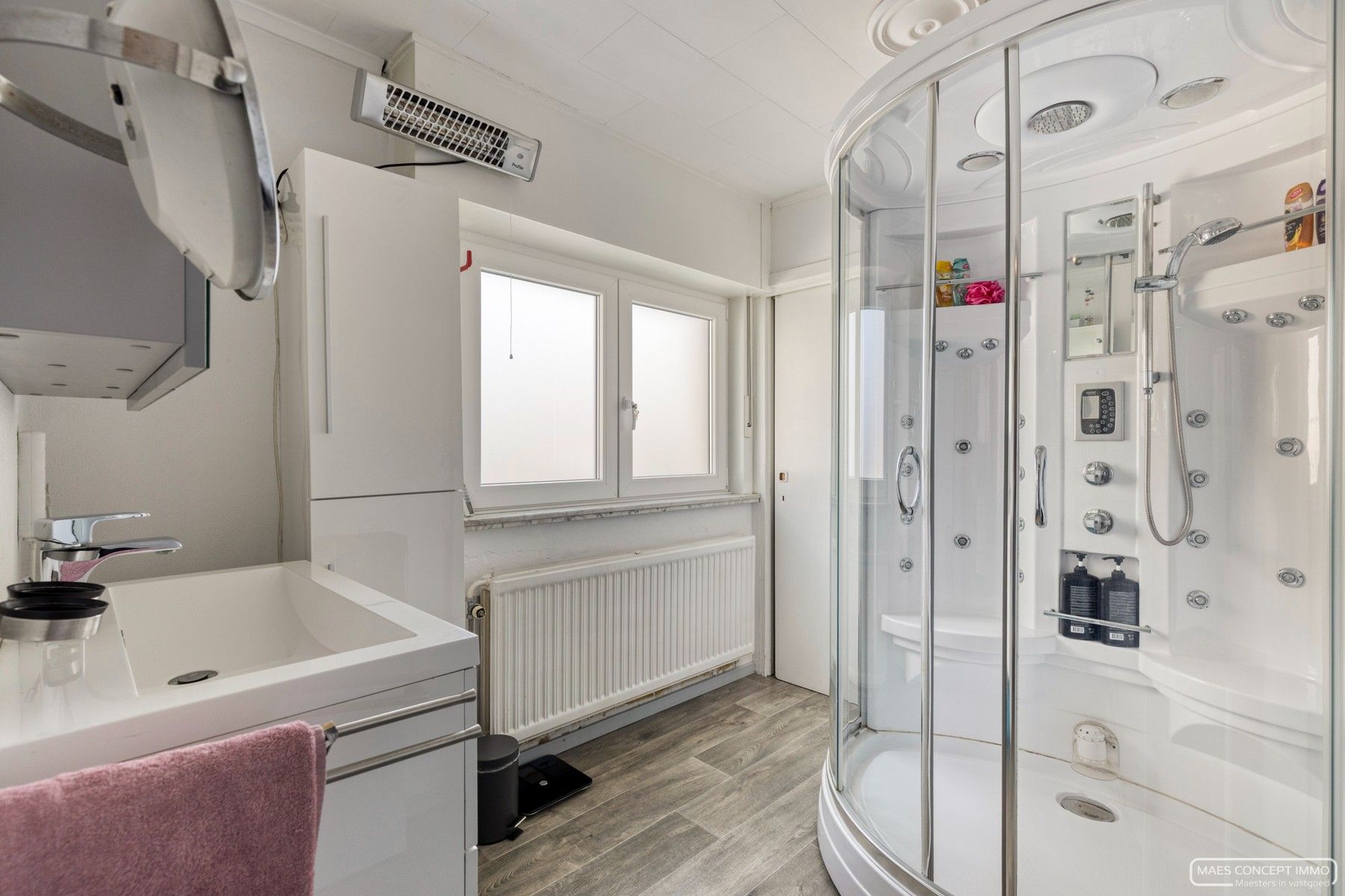 Ruime woning te koop te Waregem op strategische ligging foto 12