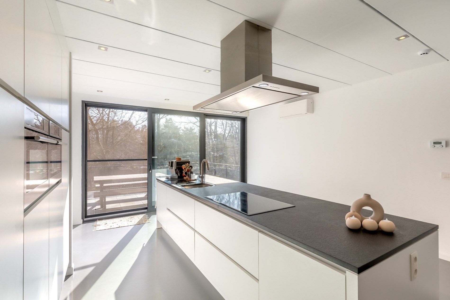 Architecturale woning in bosrijke omgeving. foto 6
