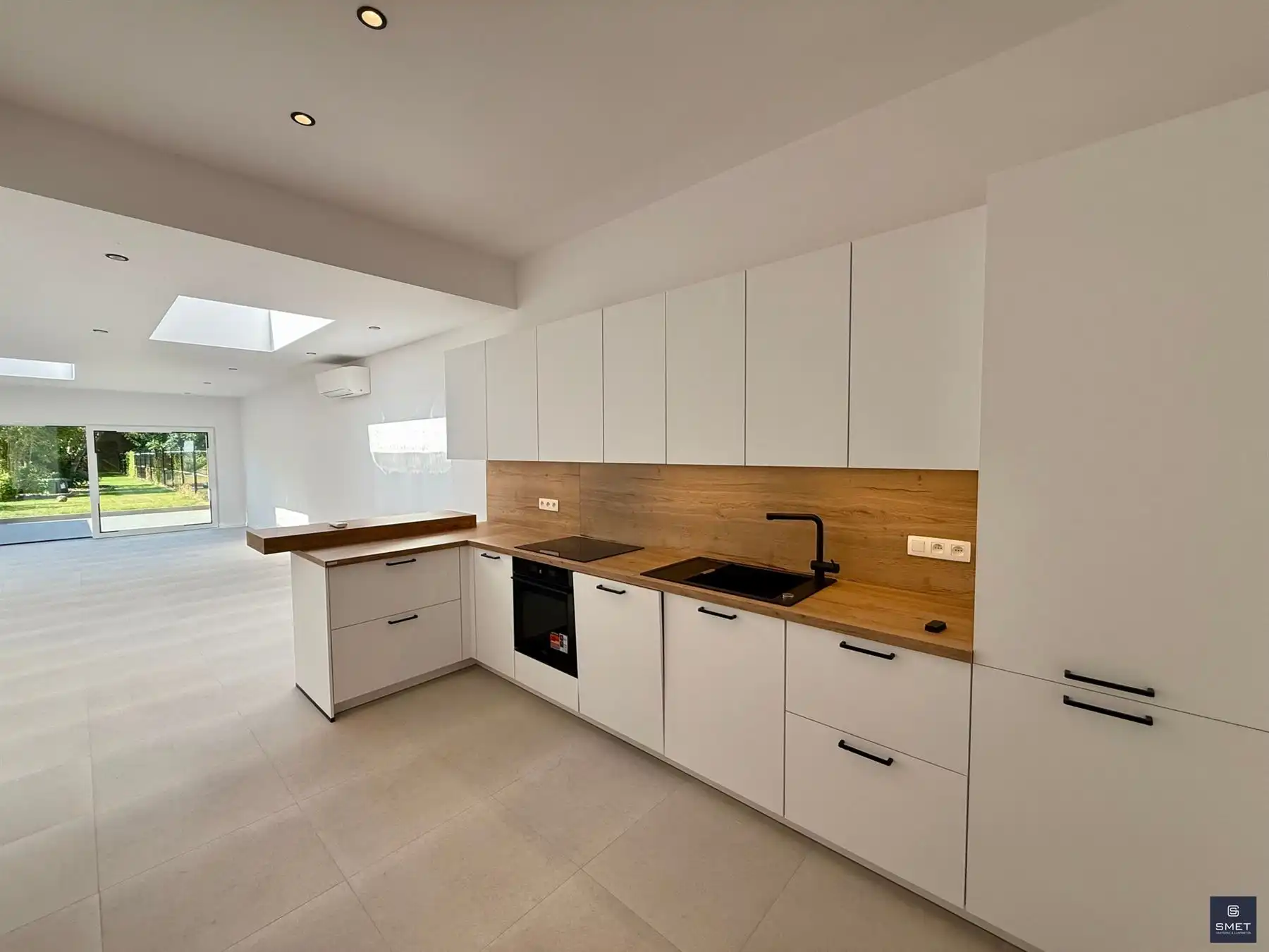 RUIME, VOLLEDIG GERENOVEERDE WONING MET 3 SLPKS foto 4
