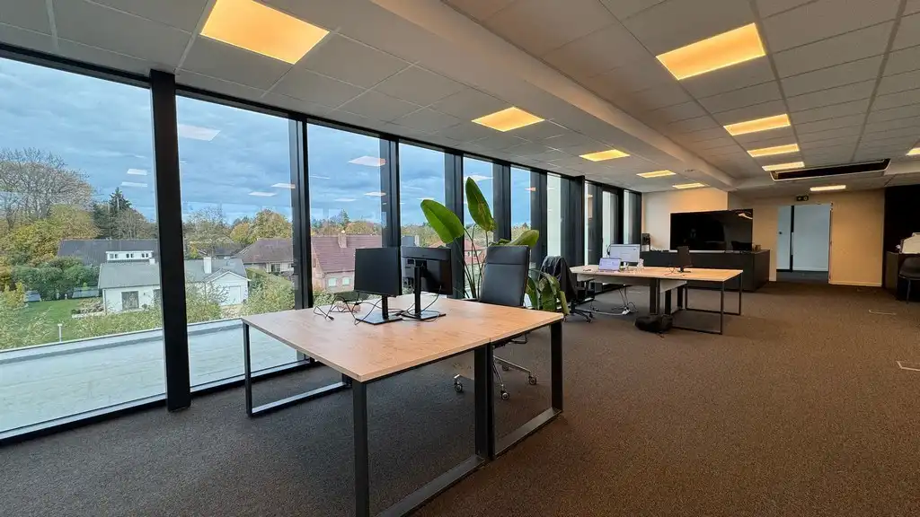 Trendy kantoorruimte te huur op zichtlocatie te Sint-Martens-Latem foto 4