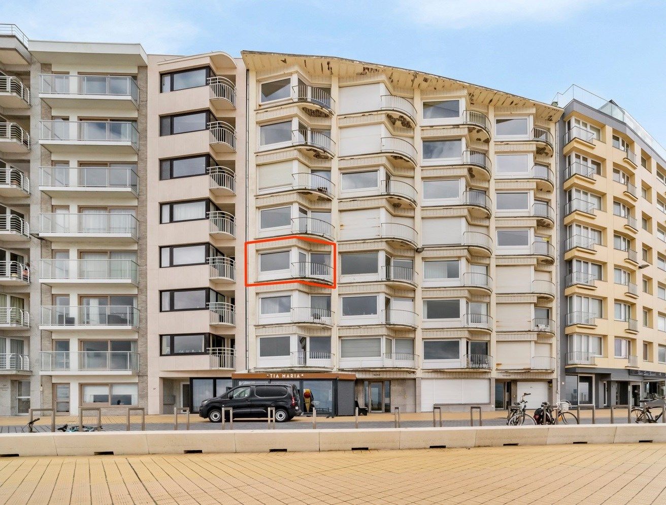  🌊 Exclusief appartement met frontaal zeezicht op de Zeedijk van Oostende! 🌊 foto {{pictureIndex}}