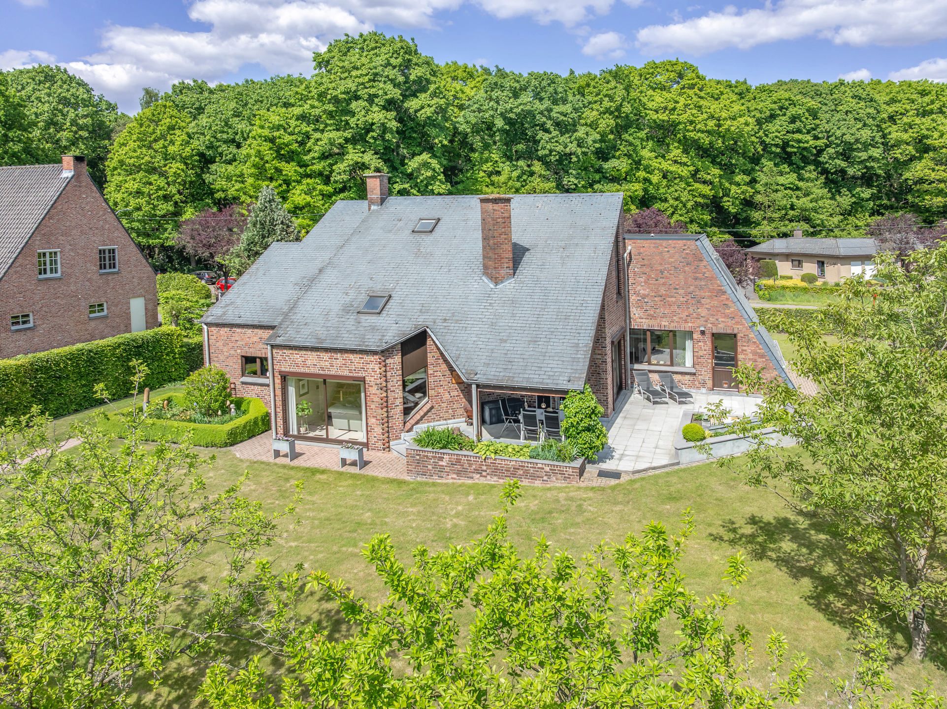 Architecturale gezinswoning met atelier en weids uitzicht foto 2
