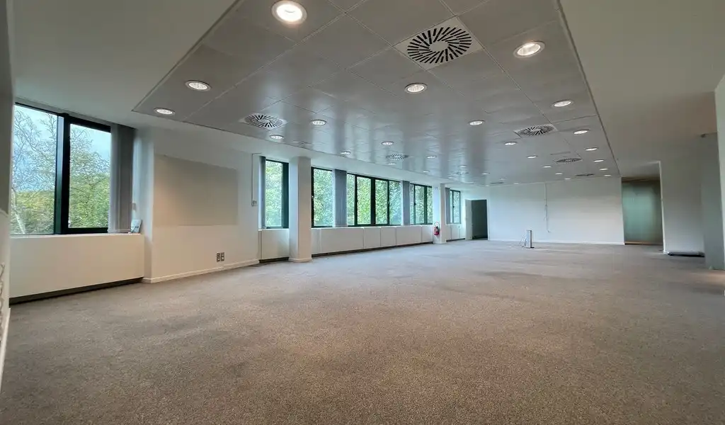 Recent ingerichte kantoorruimte te huur in Berchem foto 8