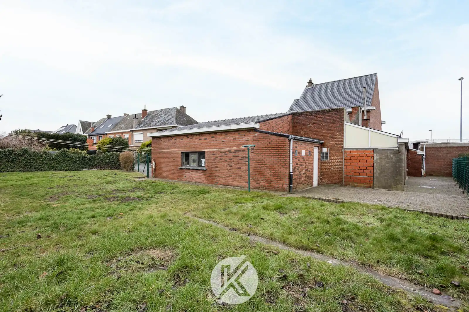 Vrijstaande, robuuste woning nabij het centrum foto 27