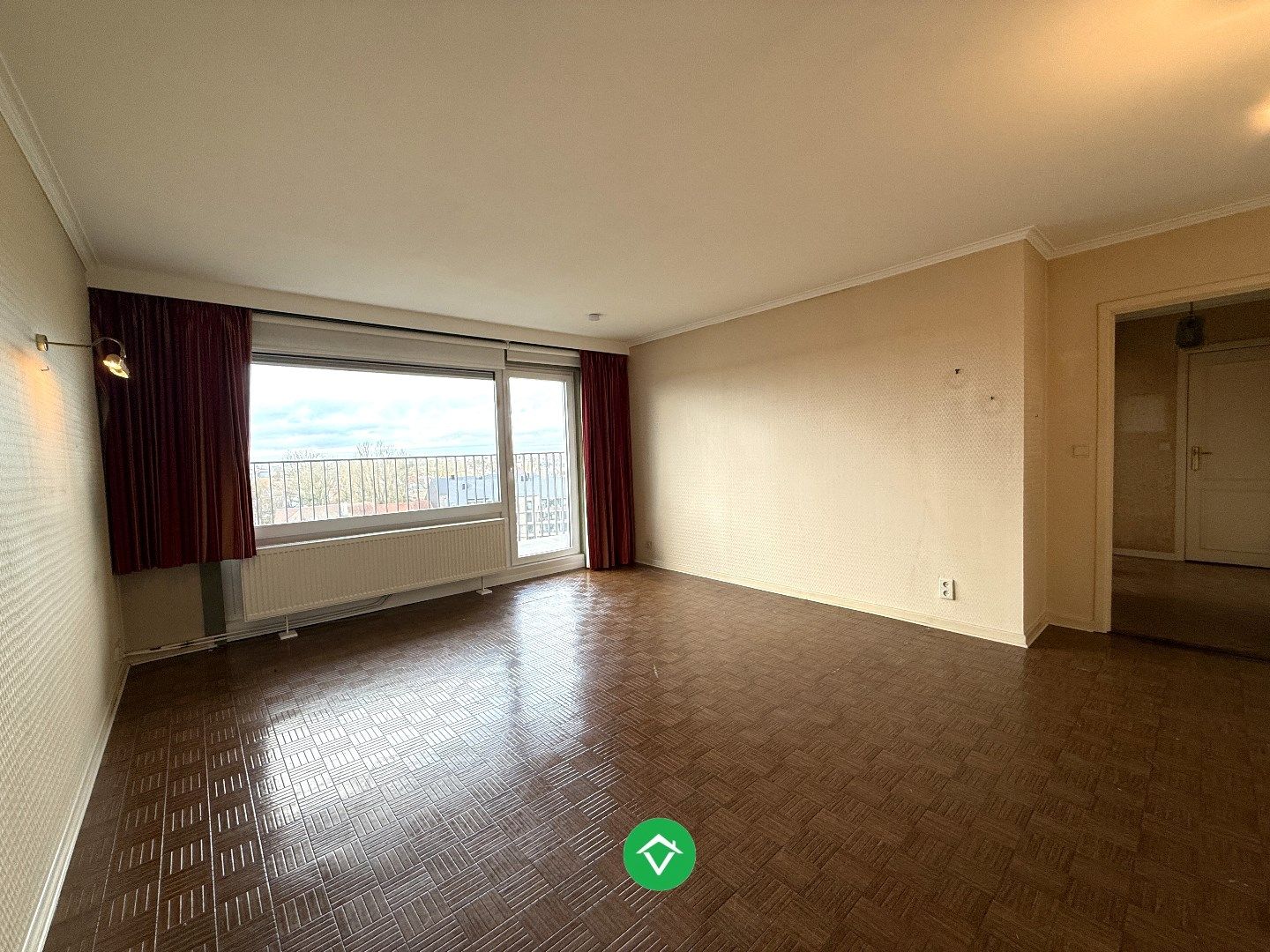 Instapklaar appartement met twee slaapkamers, ruim terras met prachtige vergezichten en kelderberging te Roeselare foto 4