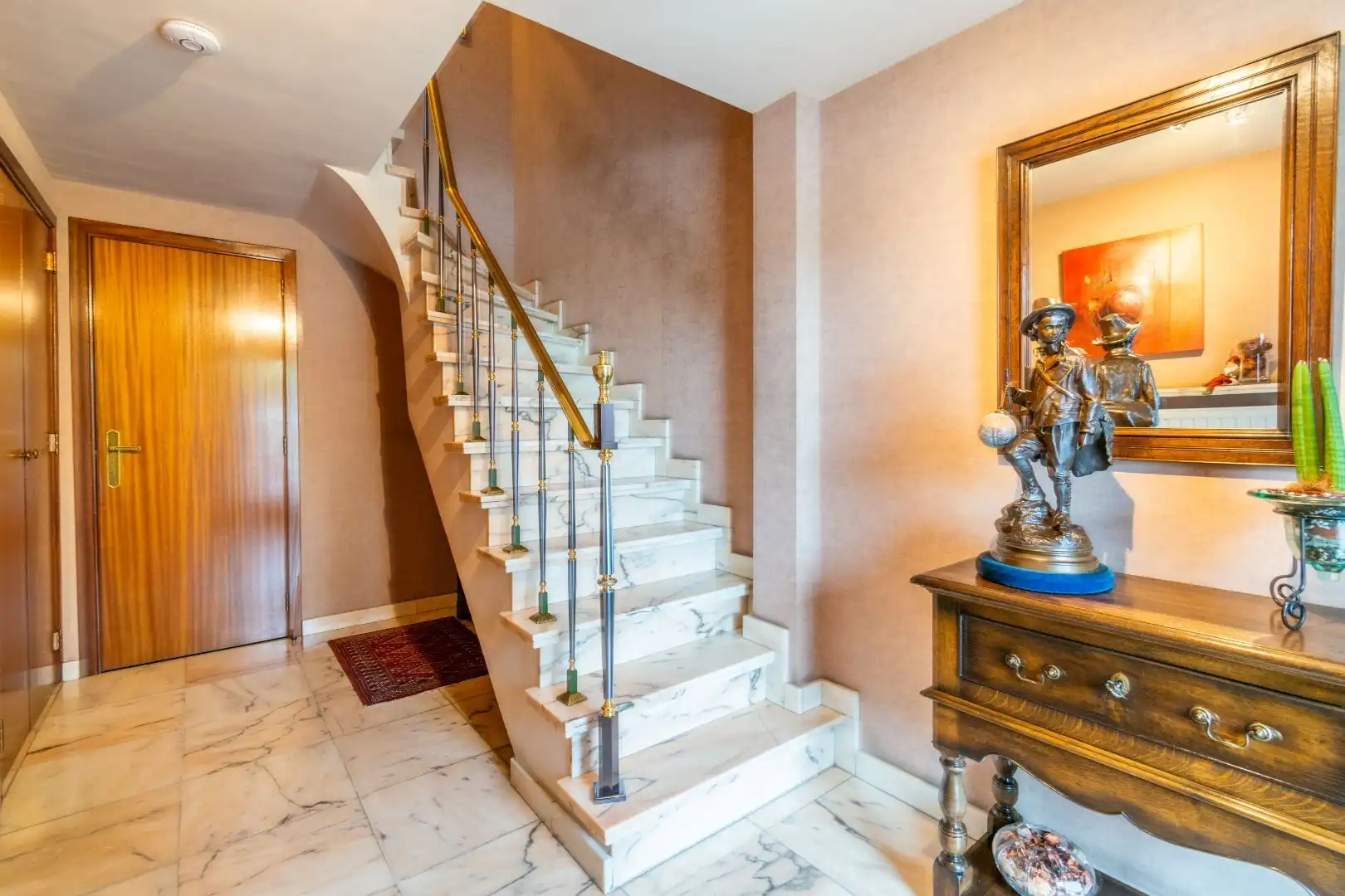 Een perfect onderhouden, degelijke bel-étage te Lot! foto 2