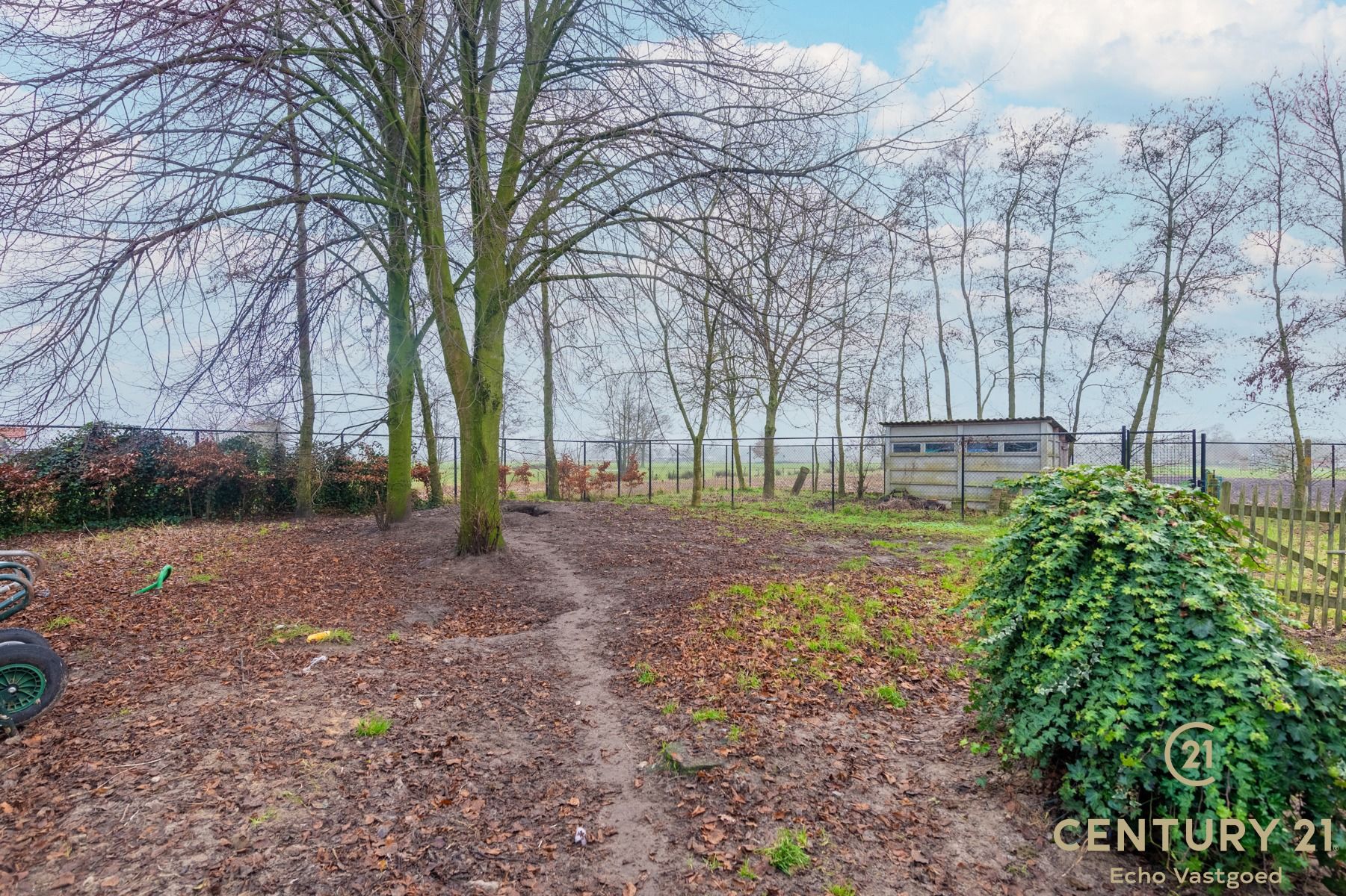 Deels gerenoveerde woning met bijgebouw en mooi vergezicht foto 27