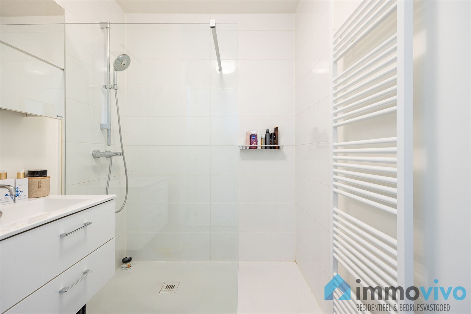 Recent (2017) knap hoekappartement met 1 slpk en groot terras foto 11