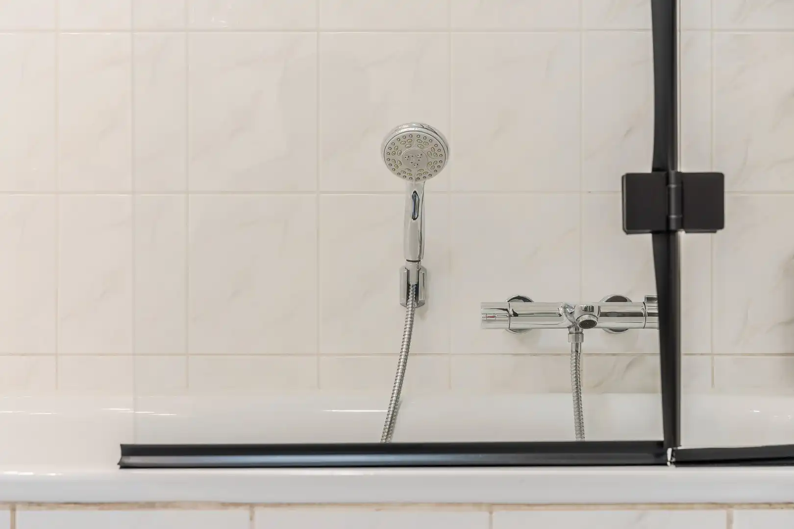 Centraal en rustig gelegen appartement met garage foto 16