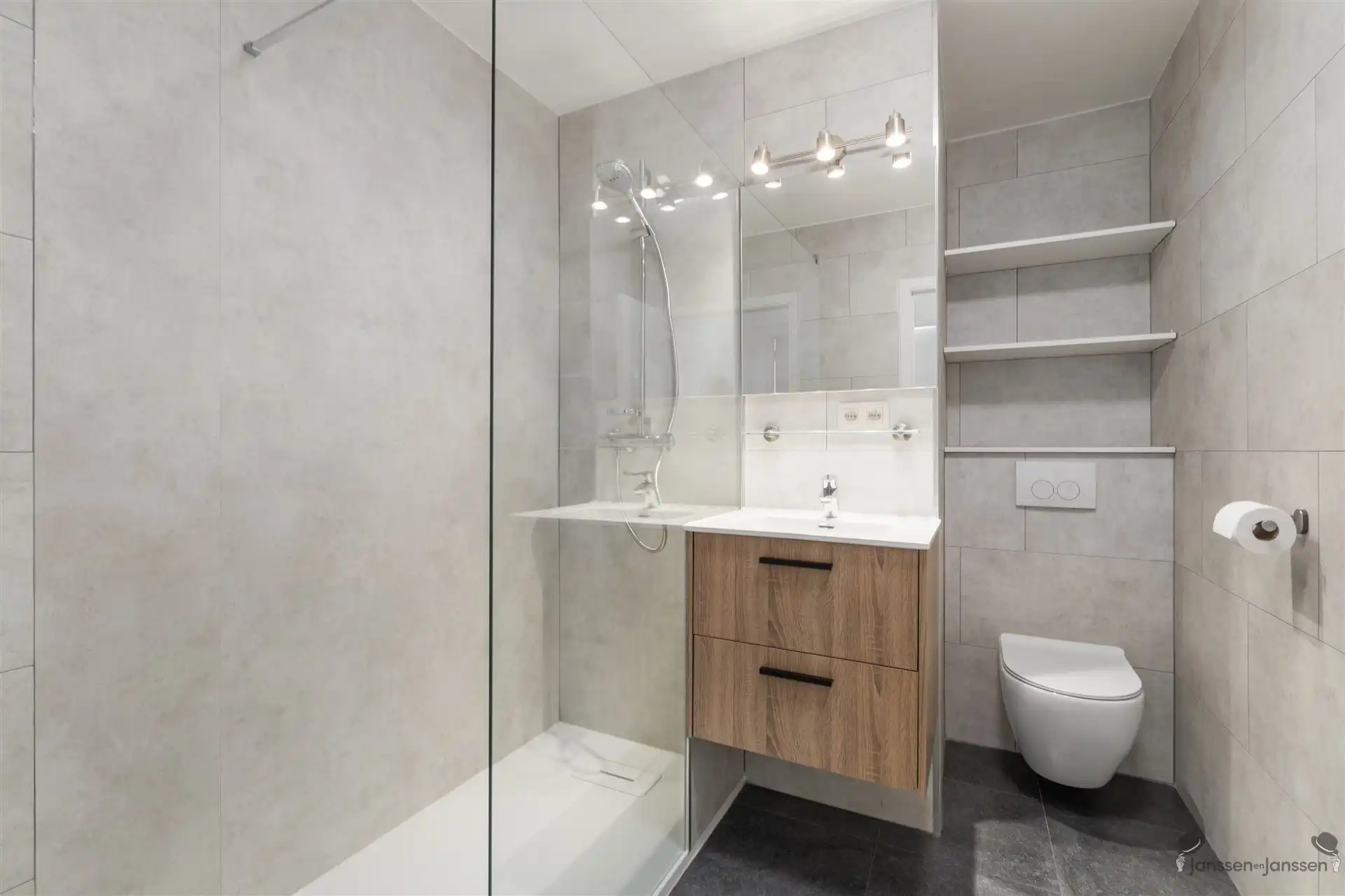 Vers gerenoveerd appartement op toplocatie in Hasselt foto 7