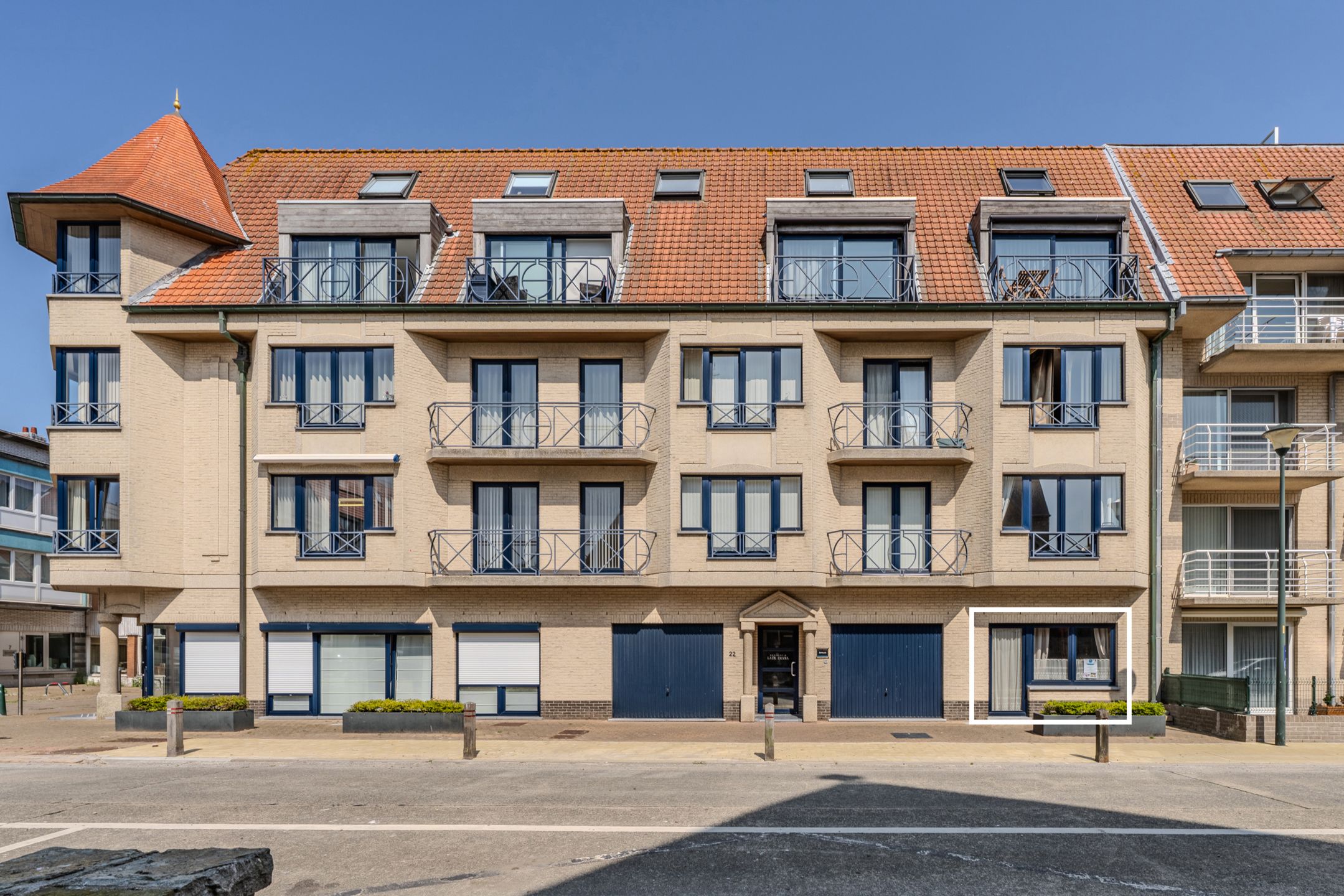 Gelijkvloers app + garage in hartje Bredene-duinen aan Zee! foto {{pictureIndex}}