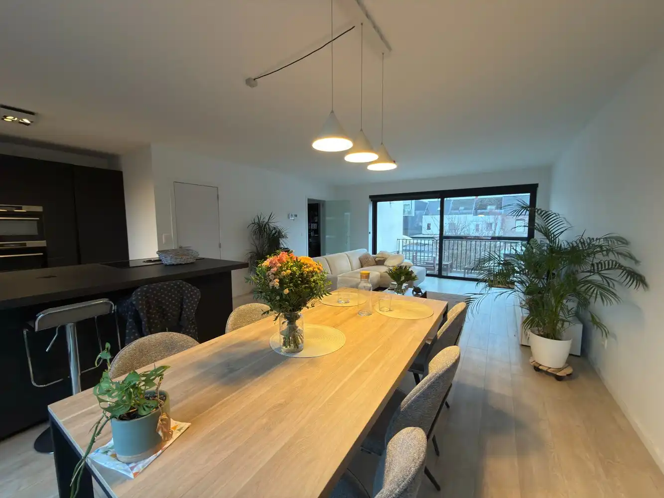 TE HUUR I PRACHTIG APPARTEMENT MET GARAGEBOX foto 3