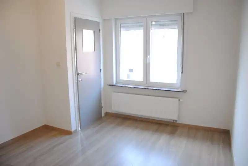 Mooi gerenoveerde lichtrijke woning te huur met zonnepanelen in Wevelgem foto 10