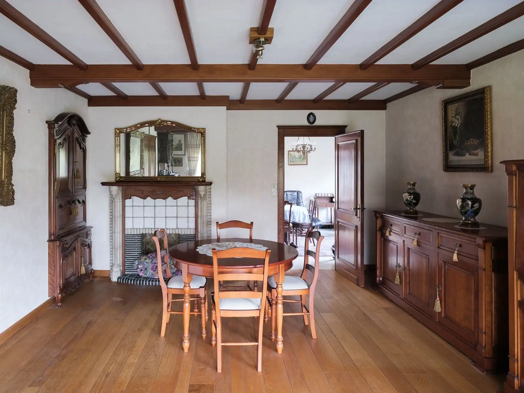 Ruime gezinswoning met vier slaapkamers en tuin in Drongen. foto 10