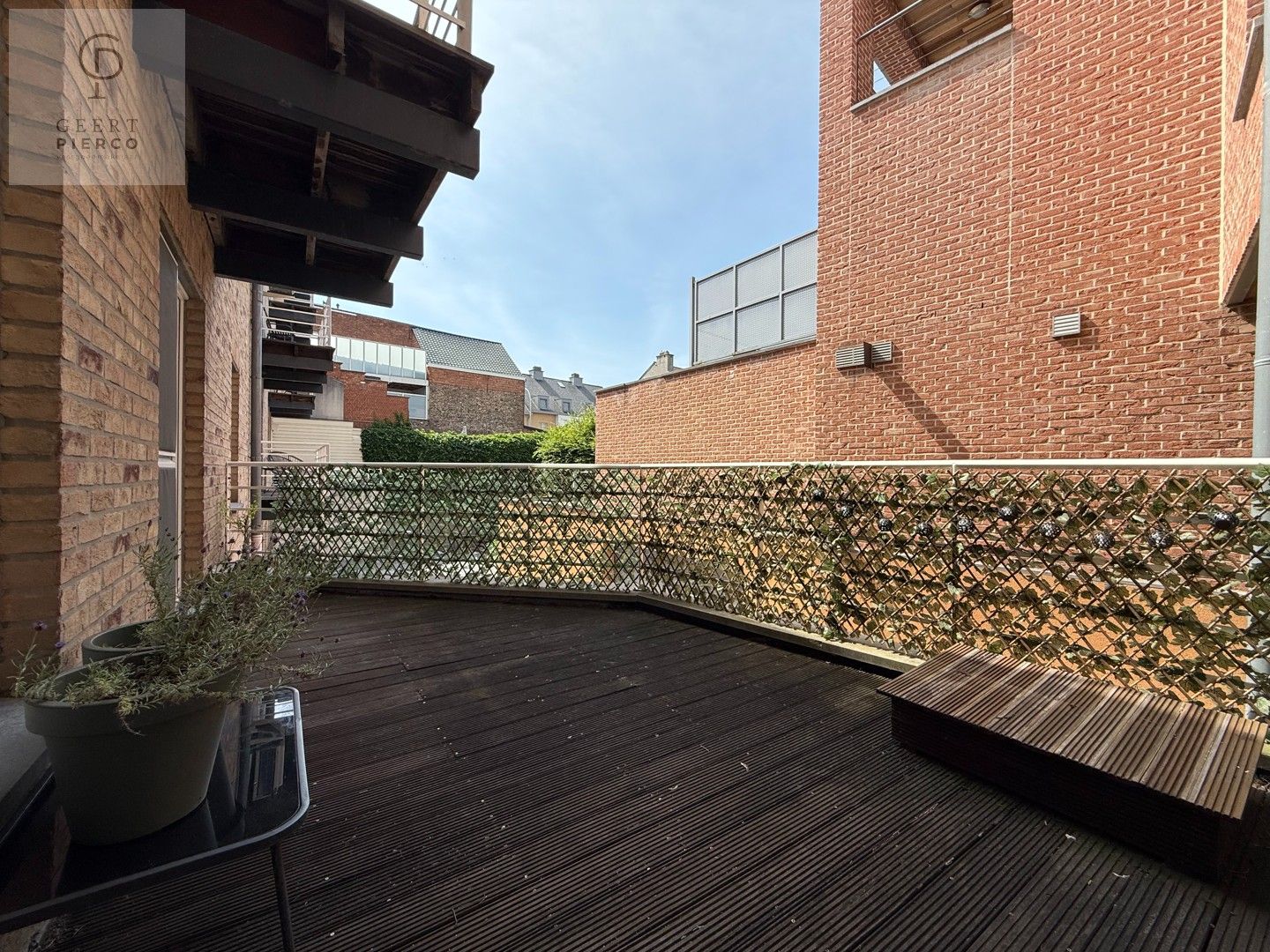 Gelijkvloers appartement met ruim terras foto 19