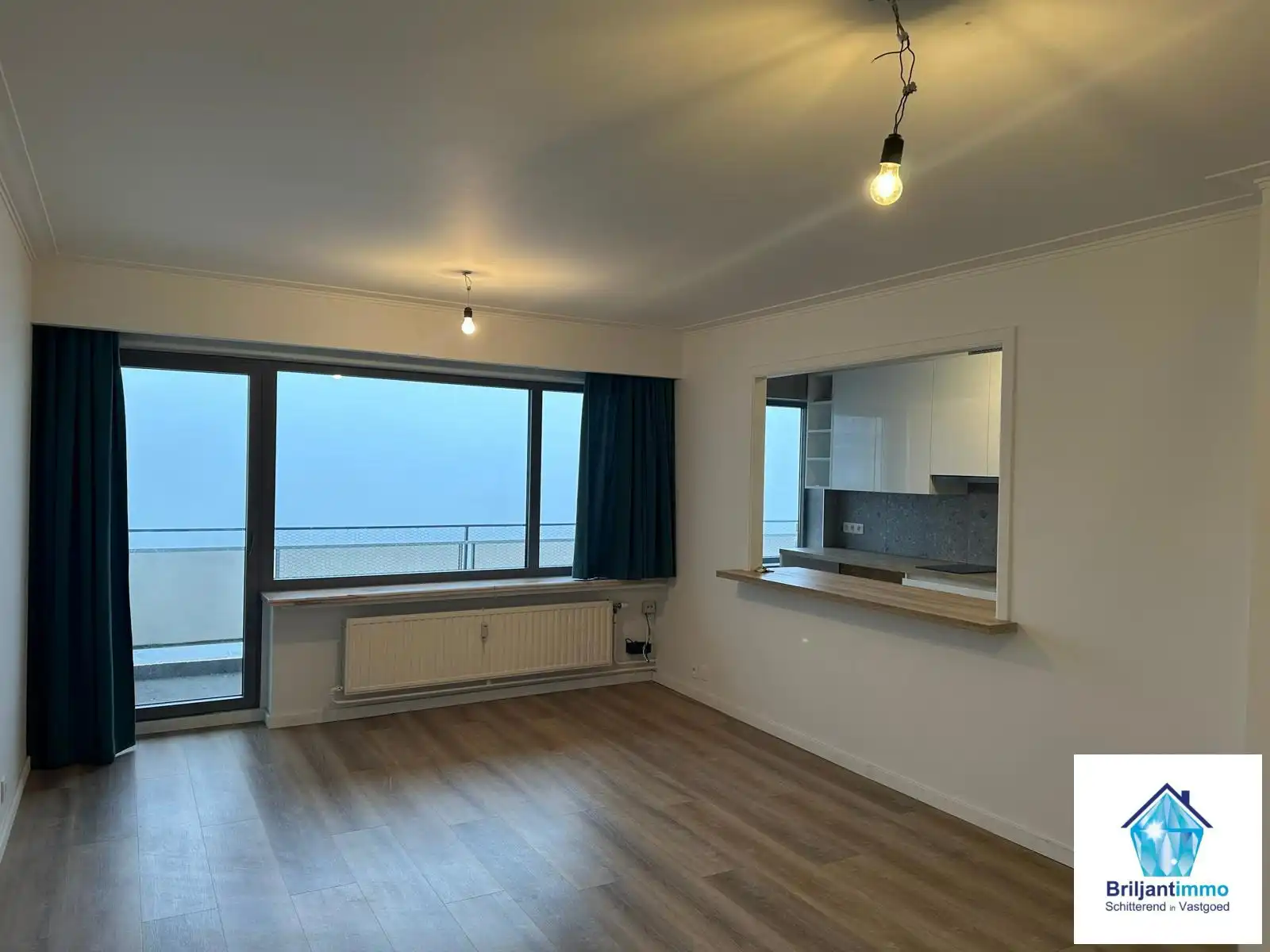 Lichtrijk appartement met terras en 2 slp op toplocatie! foto 2