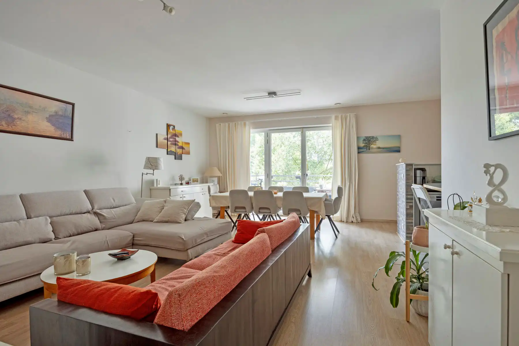 Appartement met 3 slaapkamers, 2 badkamers en staanplaats foto 2