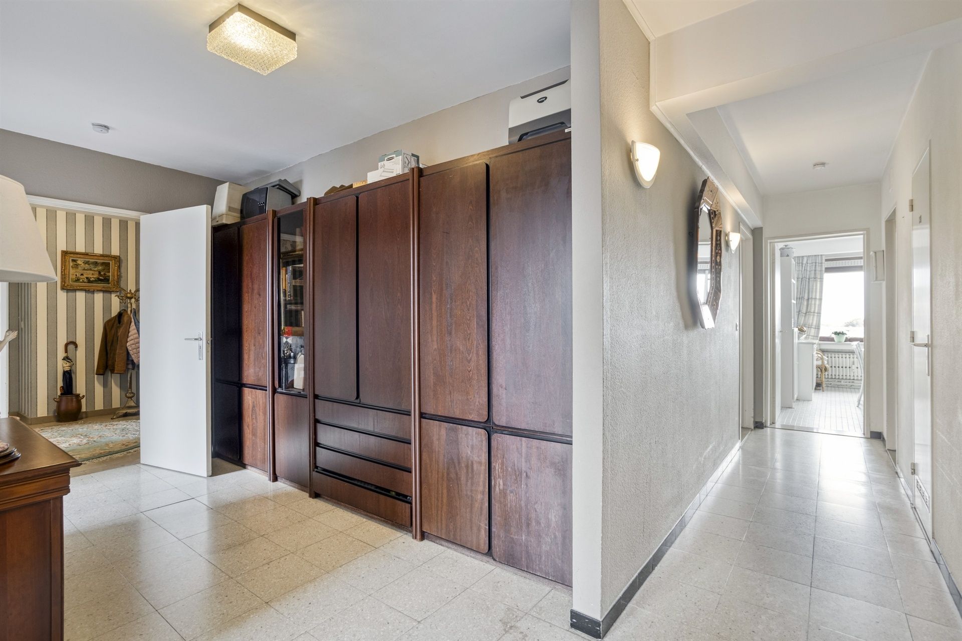 Zeer ruim, zonovergoten appartement met 3 slaapkamers! foto 24