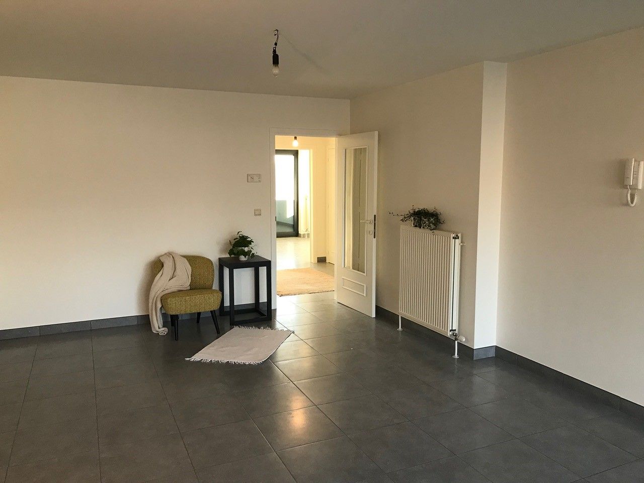 Instapklaar, nieuw geschilderd, ruim 2 slpk appartement foto 10