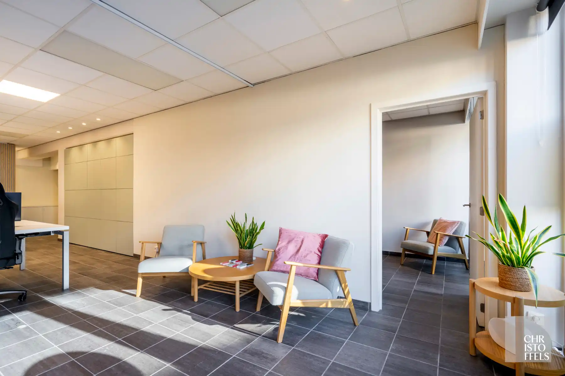 Moderne kantoorruimte van 104m² in Lanaken centrum! foto 3