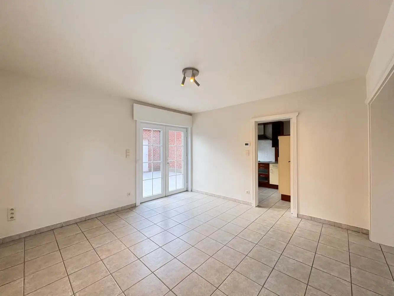 Charmante, gerenoveerde halfopen woning met tuin + garage foto 4