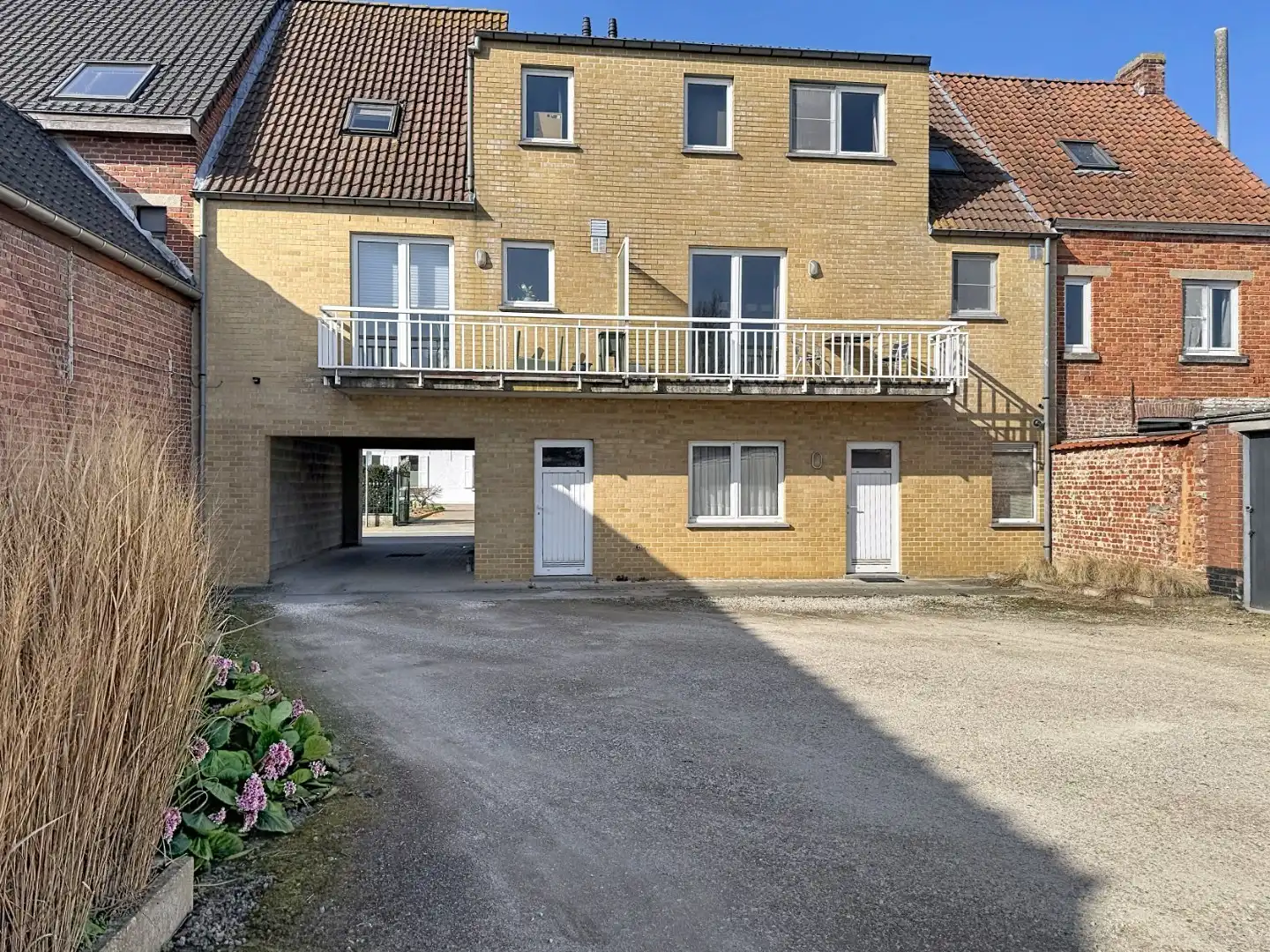 Handelspand/praktijkruimte gelegen in de dorpskern van Merendree foto 9