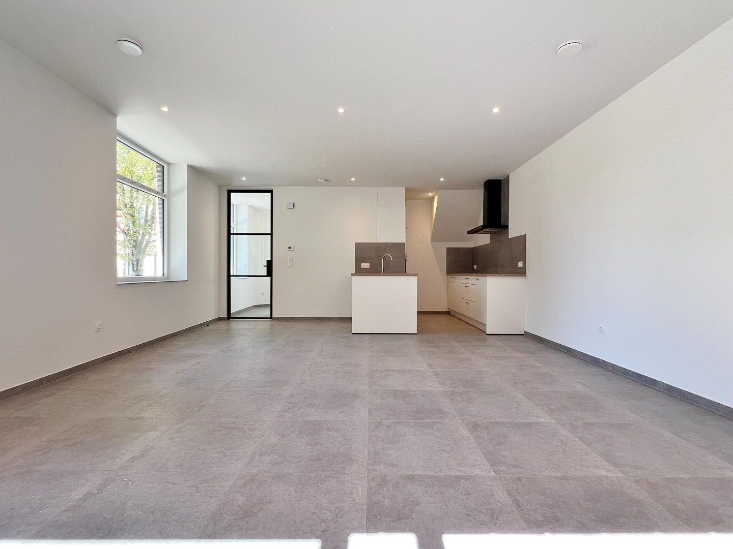 Volledig vernieuwde woning met gezellige koer en uitweg  foto 4