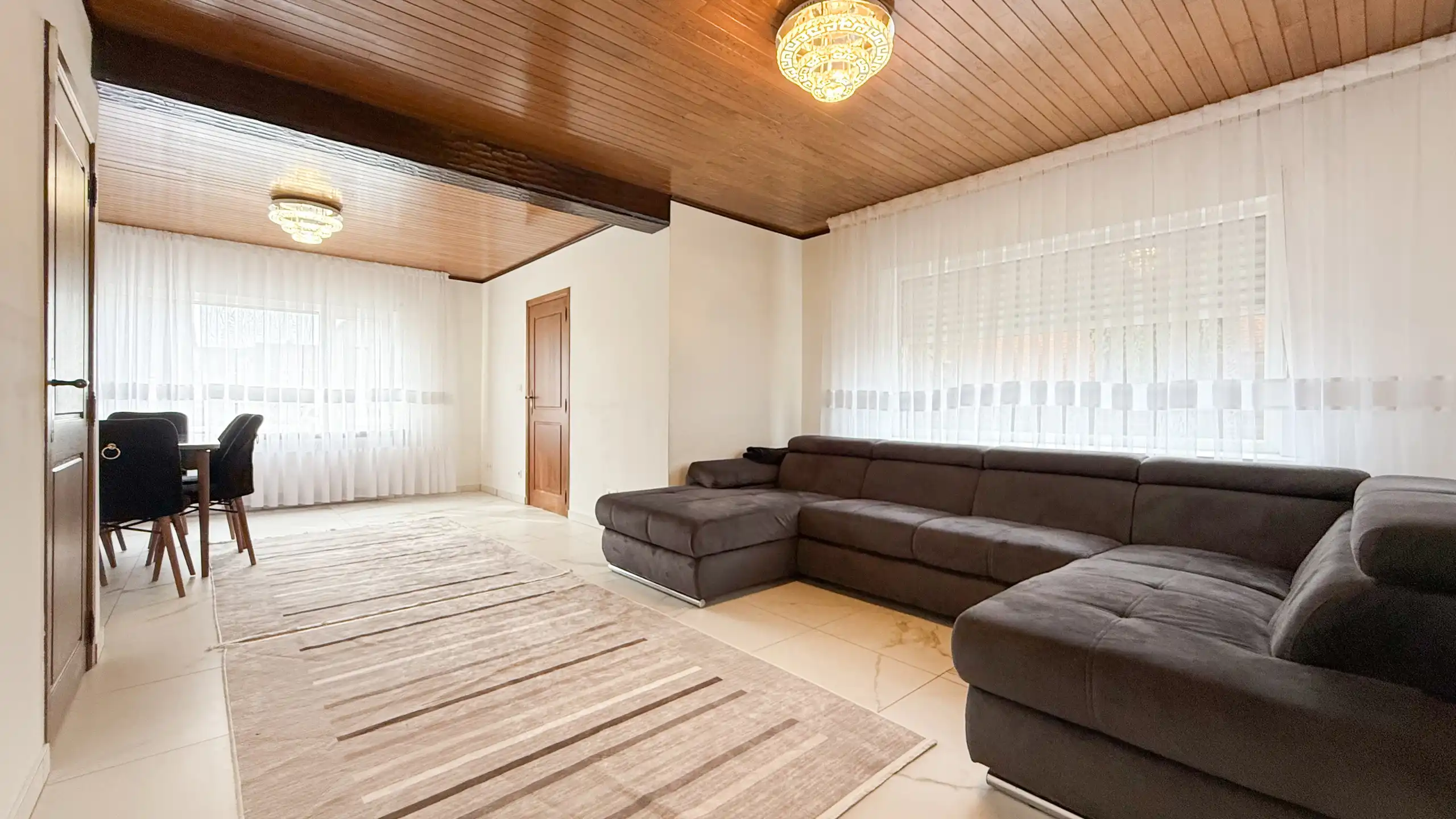 Volledig vernieuwde woning met 4 slp en uitstekende ligging! foto 3
