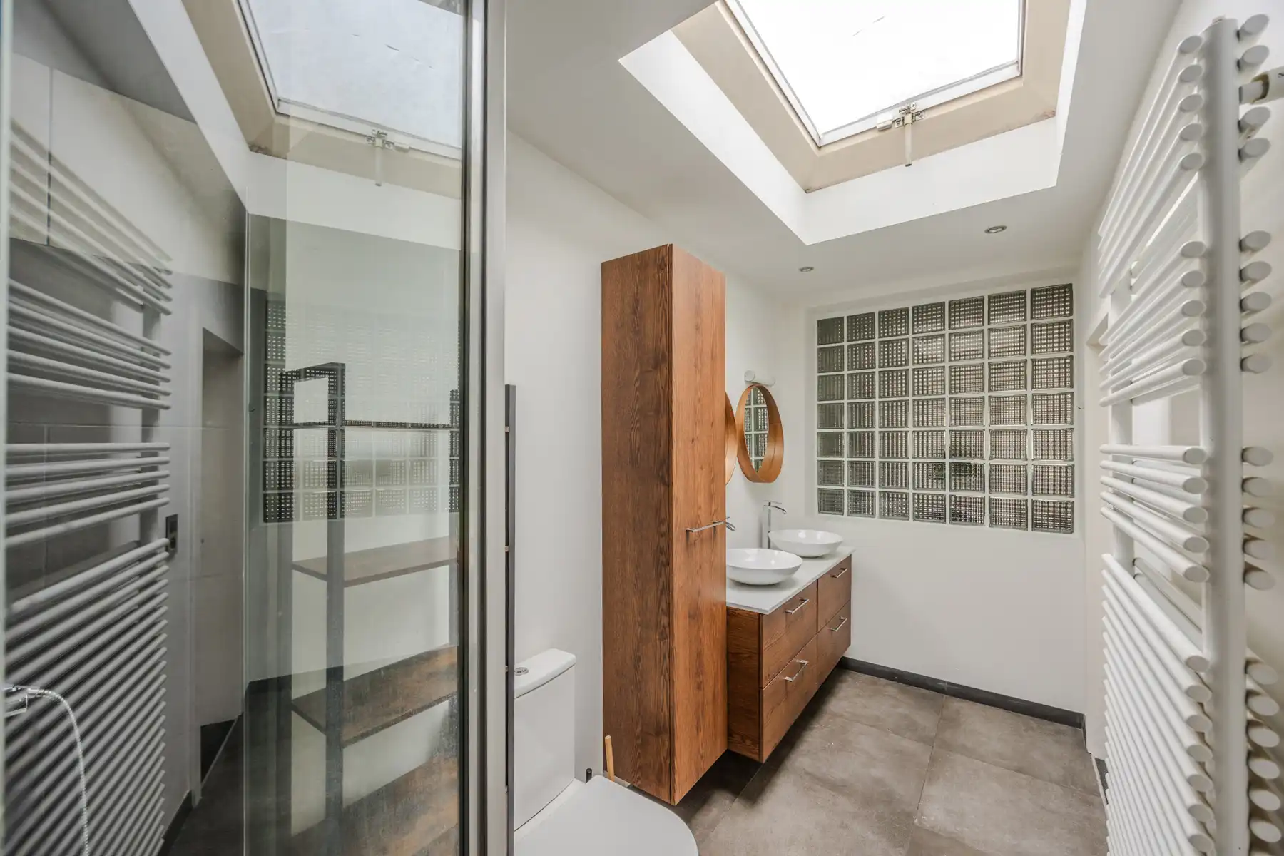 Lichtrijke, gerenoveerde woning in Boom foto 14
