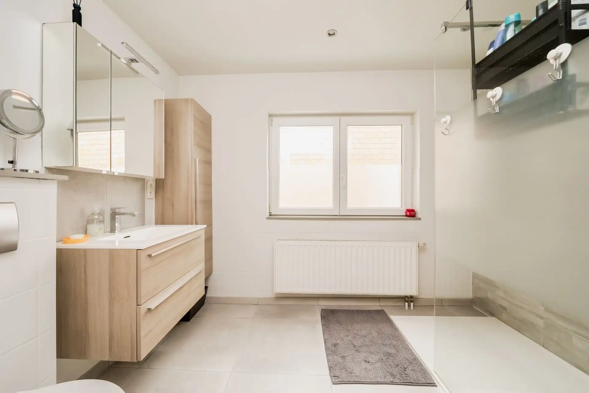 Woning met 3 slpk, zonnepanelen en batterij te Duffel foto 3