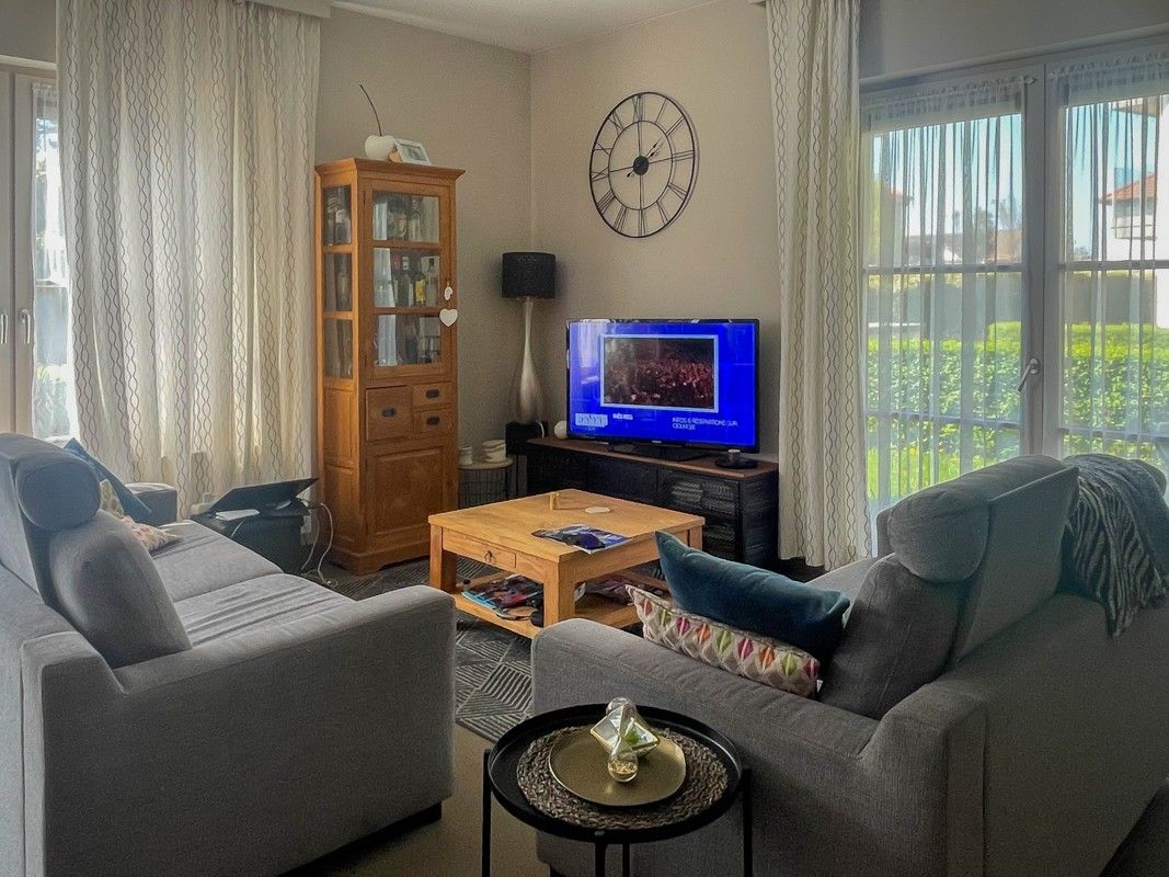 2 slaapkamer appartement met tuin + kelder + Garage foto {{pictureIndex}}