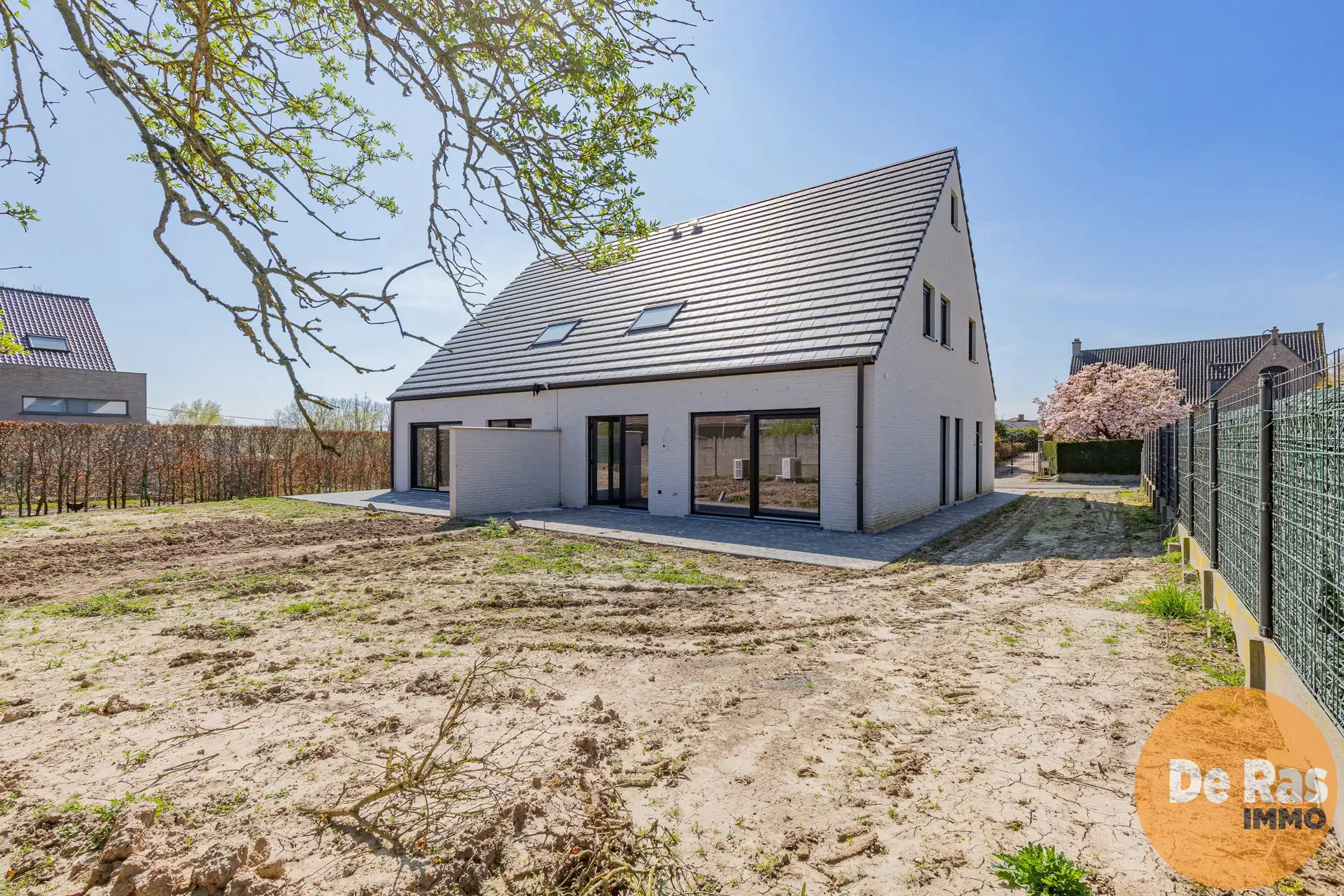 OPHASSELT - Prachtige nieuwbouw op een aangename locatie! foto {{pictureIndex}}