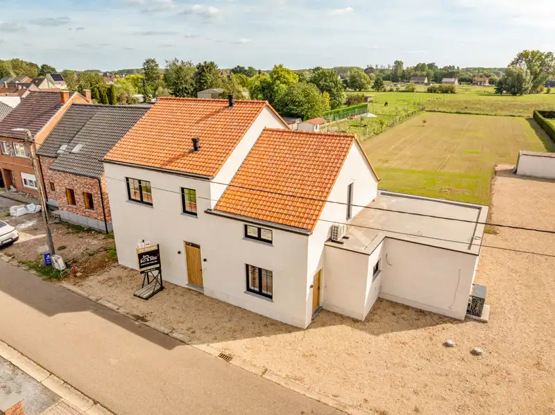 Volledig gerenoveerd landhuis gelegen op 34are foto 2