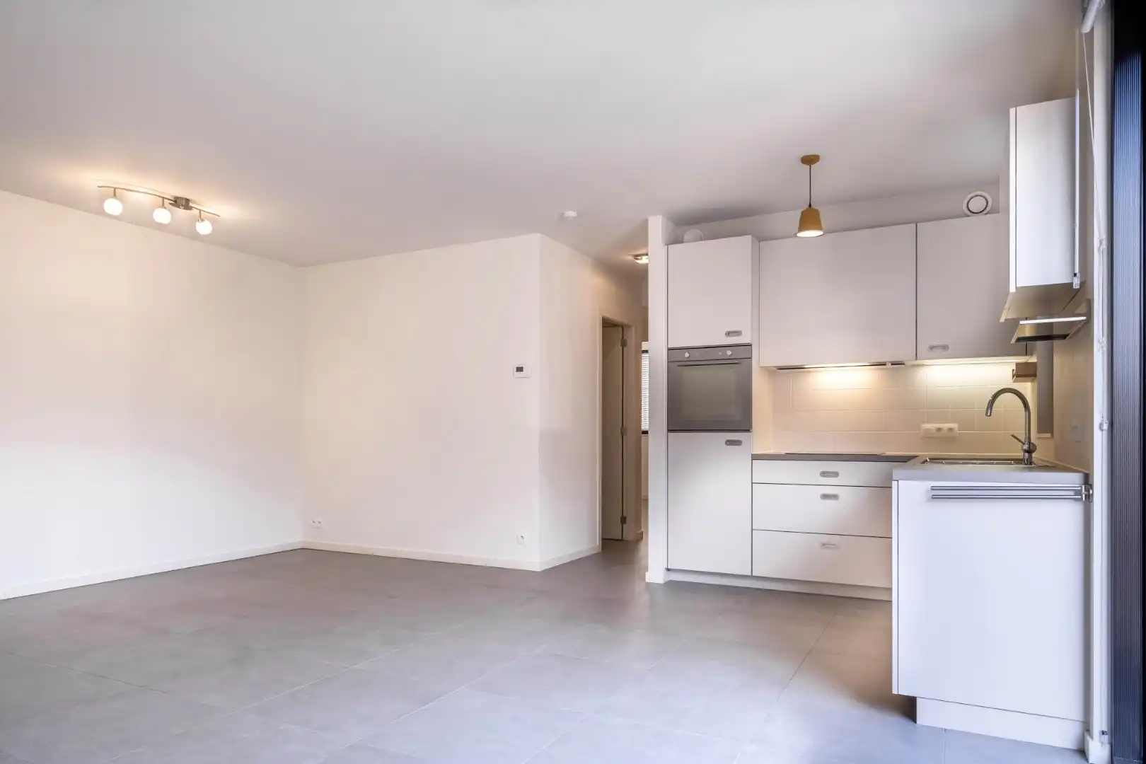 Appartement met twee slaapkamers en terras foto 3