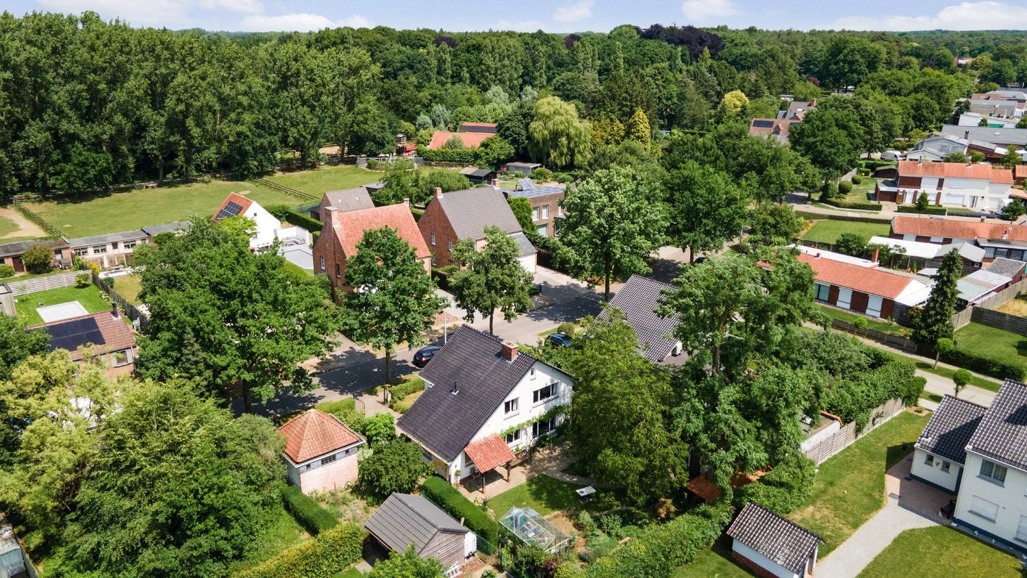 KARAKTERVOLLE WONING MET TOFFE TUIN EN GARAGE! foto 2