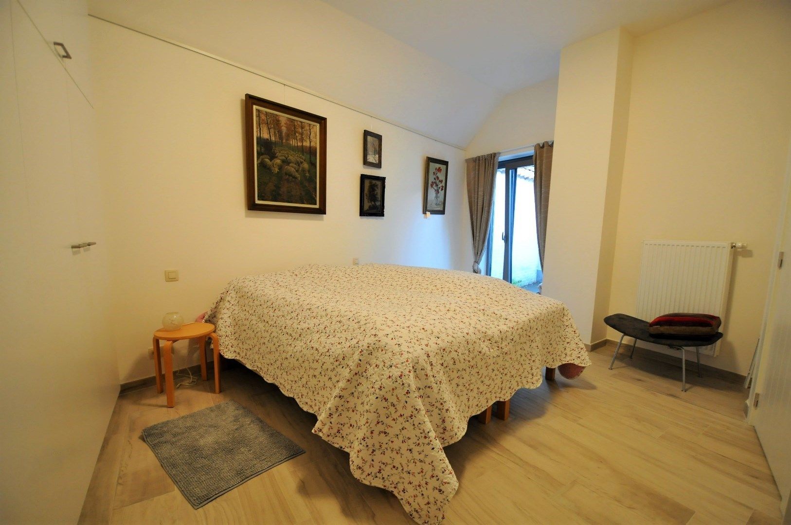 Ruim en instapklaar appartement met 2 slaapkamers, parking op een rustige groene omgeving te Brugge foto 14
