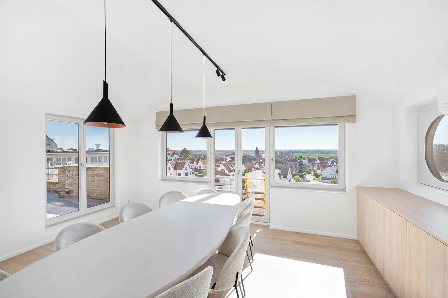 Uitzonderlijk duplex appartement met 4 slaapkamers en groot terras net achter de Zeedijk in Duinbergen foto 12