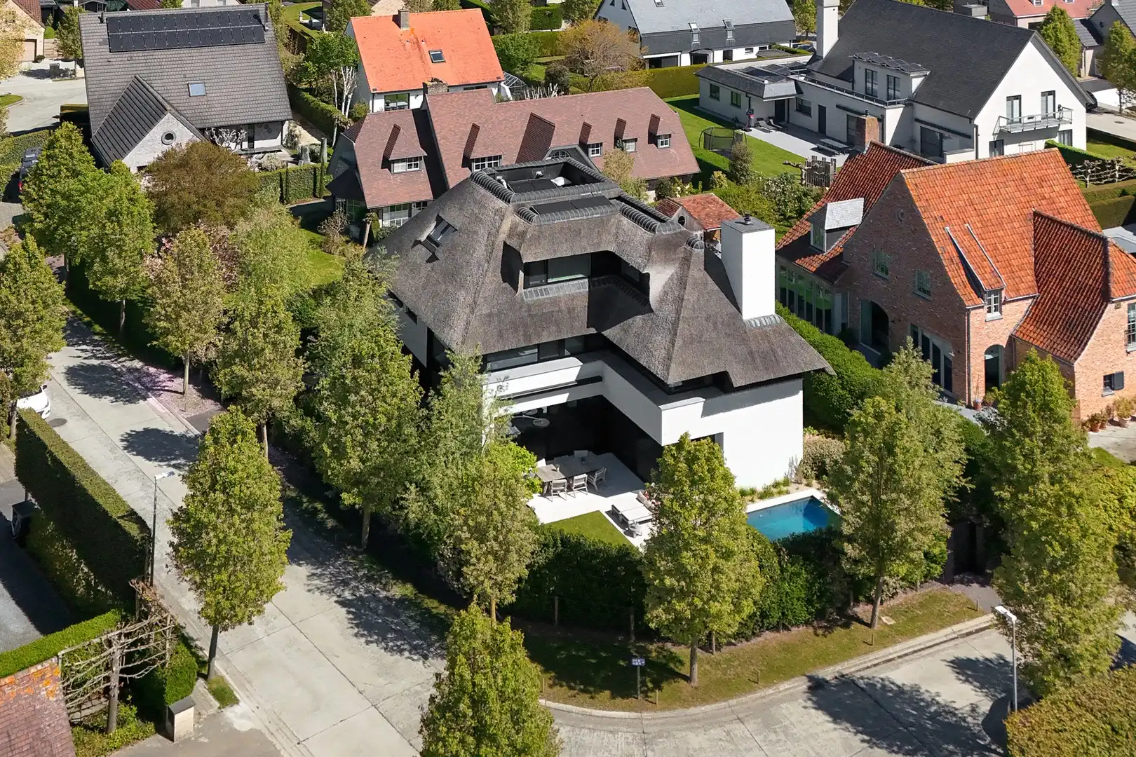 Exclusieve villa met zwembad en prachtige tuin in Knokke. foto 8