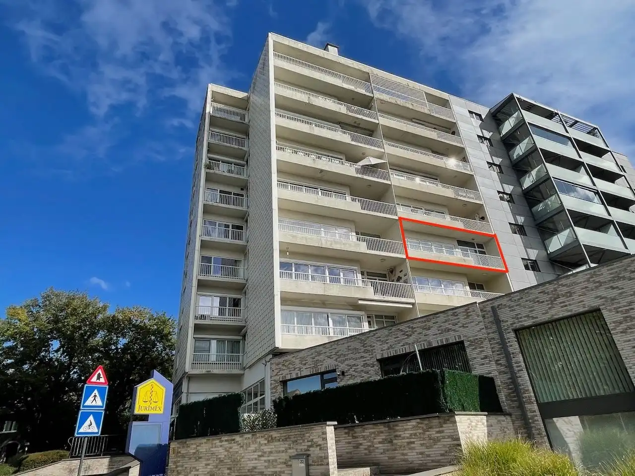 Genk-centrum, Jan Habexlaan 17 bus 11: Energiezuinig appartement met 2 slaapkamers en 2 terrassen. foto {{pictureIndex}}