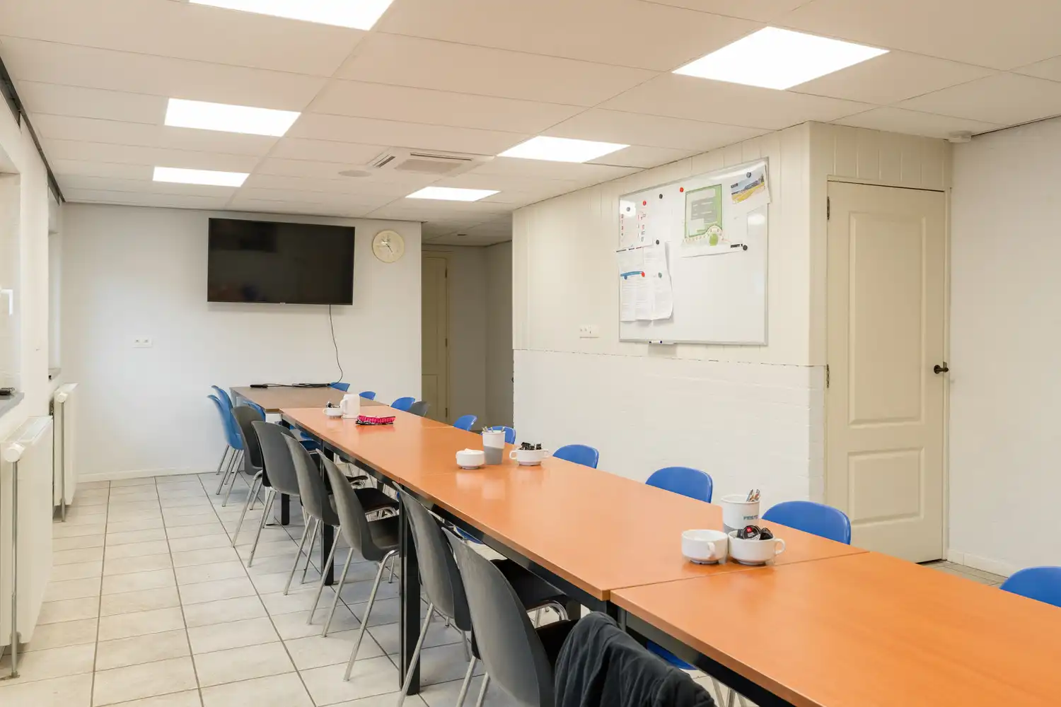 BEDRIJFSPAND MET CONCIERGEWONING foto 108