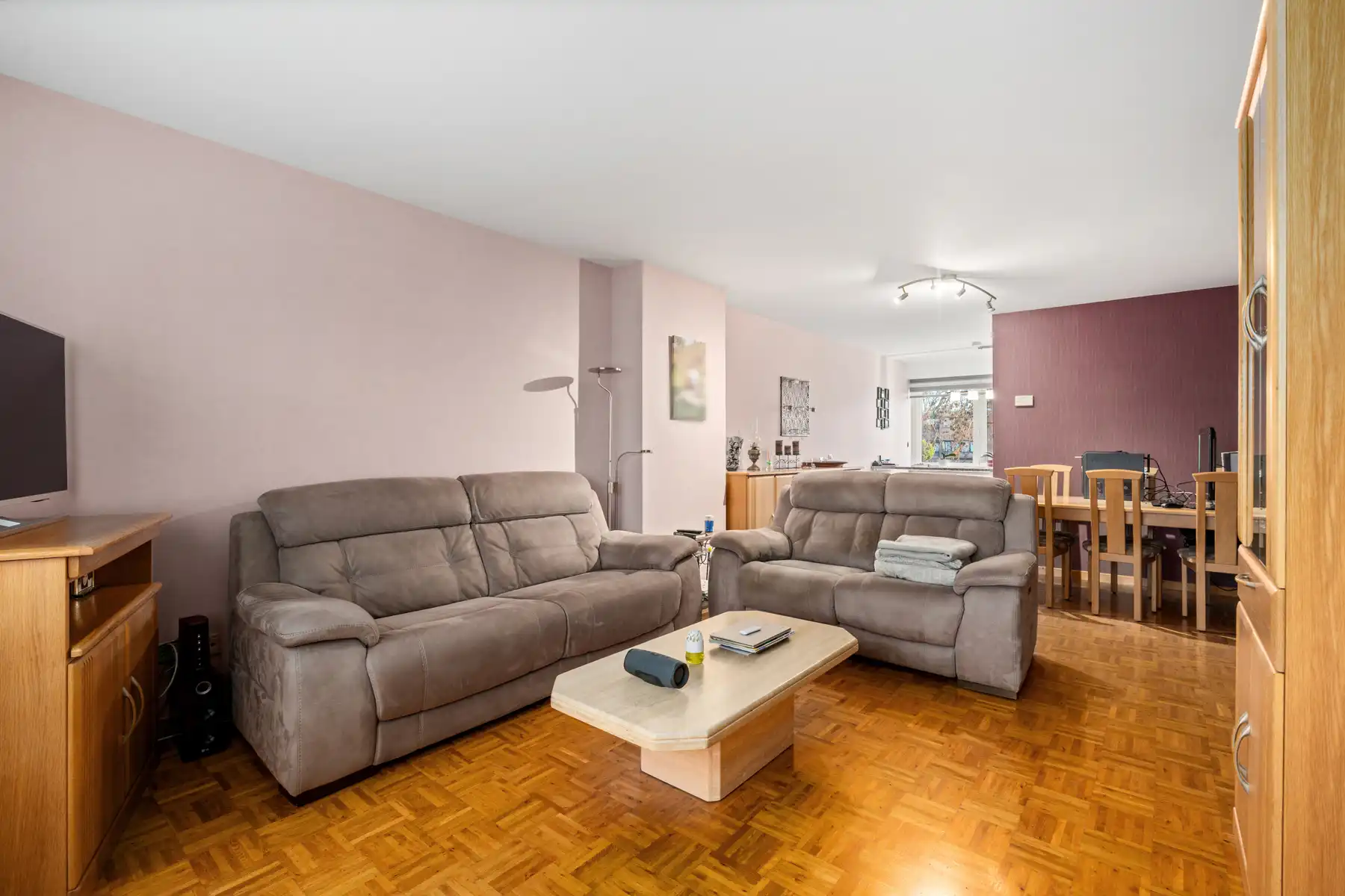 Woning met 2 ruime slaapkamers, een garage en tuin foto 2